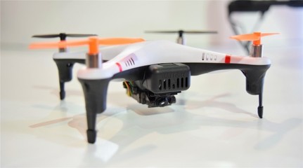 跨界創新還是“不務正業”？——模型廠商進軍智能無人飛行器制造的機遇與挑戰